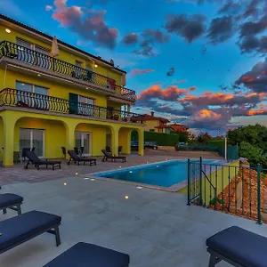  Apartment Luxury With Pool