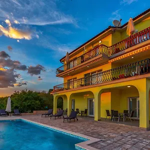  Apartment Luxury With Pool 2